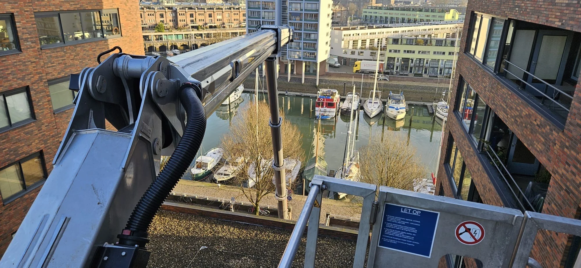 Vrachtwagenhoogwerker 57 meter-2